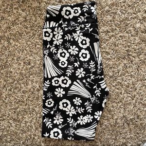 NWOT LuLaRoe Disney OS Sleeping Beauty Leggings